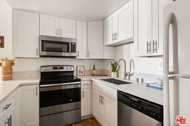 900 Euclid Street, 306 photo 4