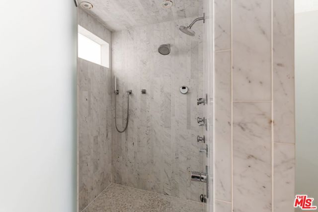 255 Main Street, Venice CA: https://media.crmls.org/mediaz/fd14156a-5a2c-47e9-9edb-dd97a968bd7c.jpg