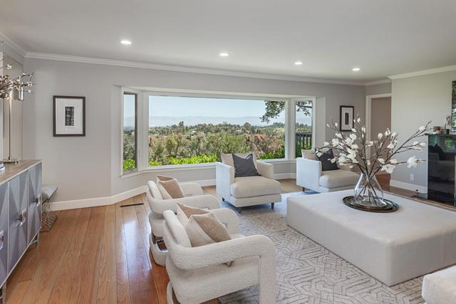13038 Vista Del Valle Court, Los Altos Hills CA: https://media.crmls.org/mediaz/fd144bb2-85a3-41ef-88ef-883f445f8093.jpg
