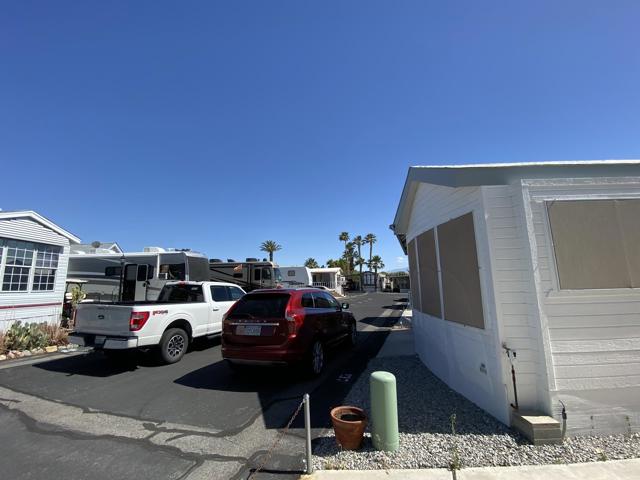 17777 Langlois Road, Desert Hot Springs CA: https://media.crmls.org/mediaz/fd14715c-b1f6-4d2b-8fa0-33f2a26f0dd8.jpg