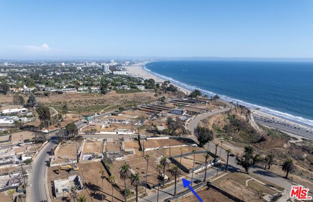 316 Swarthmore Avenue, Pacific Palisades CA: https://media.crmls.org/mediaz/fd148d1c-52cb-4e8b-a267-d55dae1268be.jpg