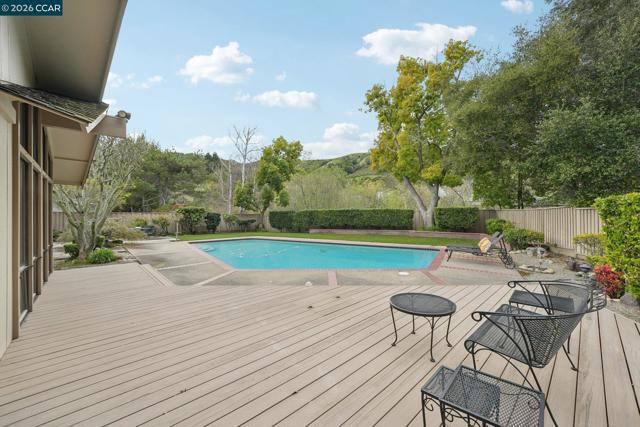 Image 33 of 44 For 34 Sherwood Ct