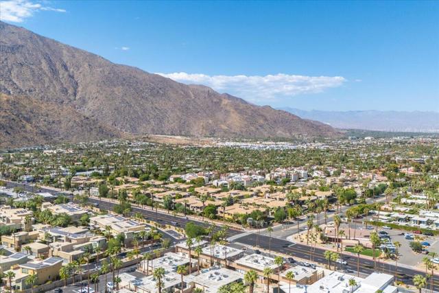 1111 E Palm Canyon Drive, Palm Springs CA: https://media.crmls.org/mediaz/fd14ed2a-6320-4c25-bd50-60e16a1de942.jpg
