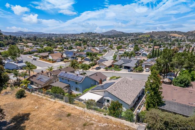 14543 High Pine St, Poway CA: https://media.crmls.org/mediaz/fd150b17-2849-4270-9ddb-6fb5301b5742.jpg