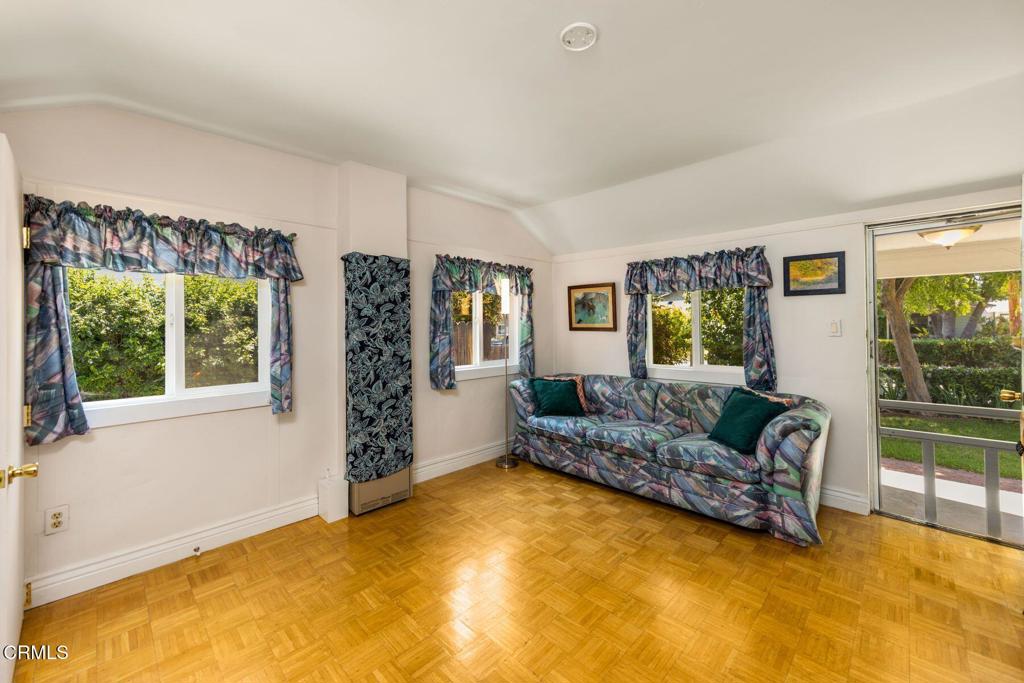 https://media.crmls.org/mediaz/fd154d37-3fc3-4c47-be7c-2a06653af9ab.jpg?preset=X-Large
