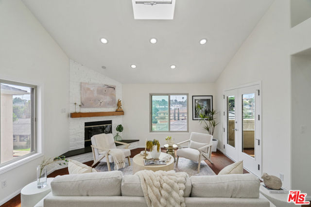535 East Walnut Avenue, B photo 17