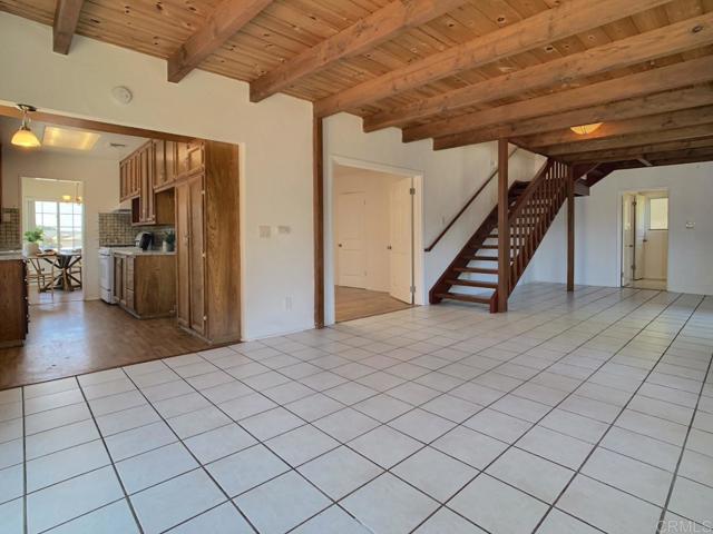 161 Twin Oaks Circle, Chula Vista CA: https://media.crmls.org/mediaz/fd159c4d-9703-43c9-bf63-d7c3642e81bf.jpg