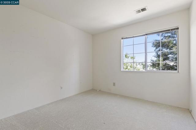 1015 Hidden Oak Ct, Concord CA: https://media.crmls.org/mediaz/fd15d024-ed67-40ba-b36b-22dadb45d06e.jpg