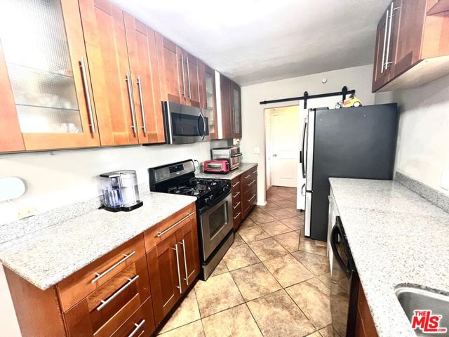 4340 Sepulveda Boulevard, Sherman Oaks CA: https://media.crmls.org/mediaz/fd160d35-89fd-4845-91e2-4544d7b53530.jpg