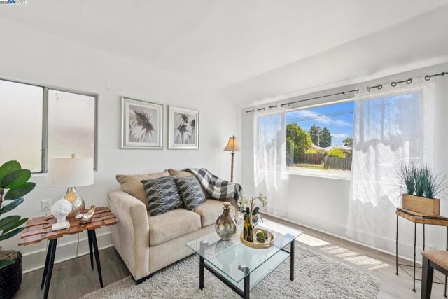 14886 Wake Ave, San Leandro CA: https://media.crmls.org/mediaz/fd16520a-379e-41b5-bbcb-2ac18d0ba59d.jpg