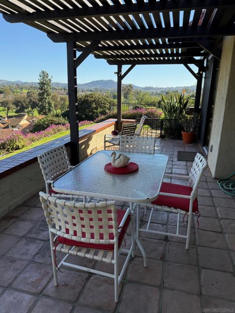 17489 Carnton Way, San Diego CA: https://media.crmls.org/mediaz/fd166e73-fce8-4c3f-b37e-4962dd56cda6.jpg