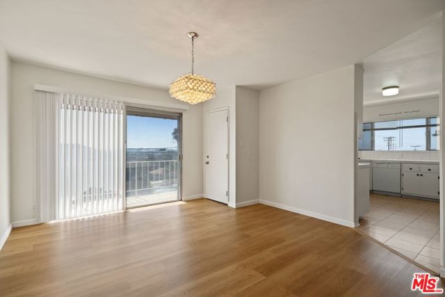 5804 S kings Road, Los Angeles CA: https://media.crmls.org/mediaz/fd167818-a064-45a8-8de6-a059b3cc72d0.jpg