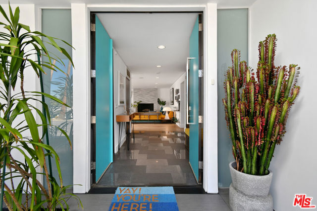 20150 Delita Drive, Woodland Hills CA: https://media.crmls.org/mediaz/fd167f65-5655-48fb-8219-1d30c6e7ec55.jpg