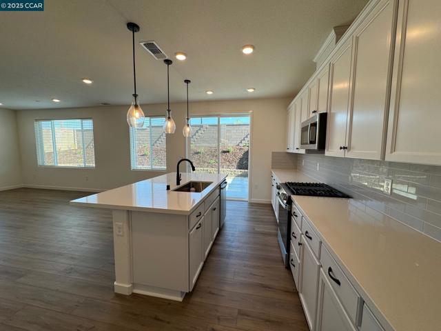 4786 Cantrell Dr, Folsom CA: https://media.crmls.org/mediaz/fd16ae62-6a58-47a7-8d2f-712a11d932c8.jpg