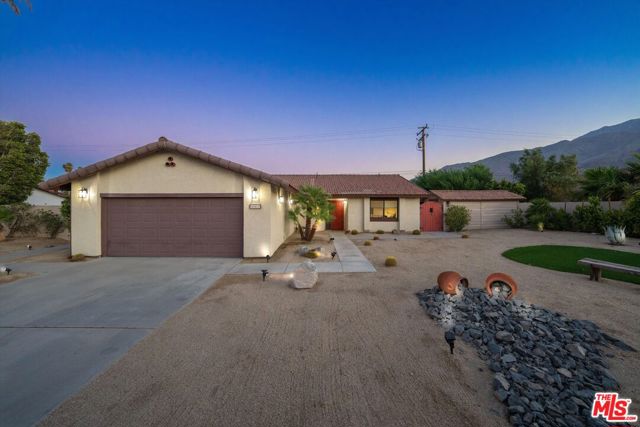401 E San Rafael Drive, Palm Springs CA: https://media.crmls.org/mediaz/fd16eb68-181a-4351-a27b-0b27d26de81c.jpg