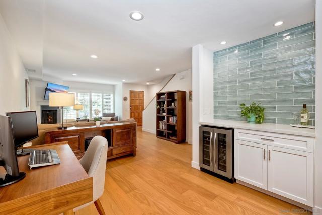 1174 Locust St, San Diego CA: https://media.crmls.org/mediaz/fd17f945-20fd-44e2-bc9c-d2d55c6452d3.jpg