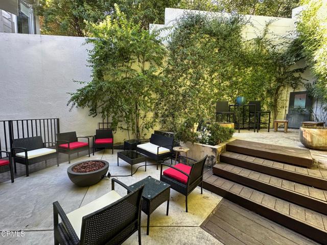 Detail Gallery Image 2 of 47 For 3551 Dixie Canyon Pl, Los Angeles,  CA 91423 - 4 Beds | 3/1 Baths