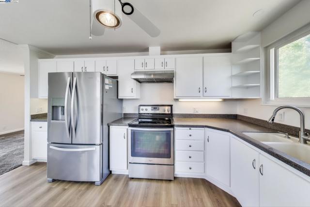 4435 Cambria St, Fremont CA: https://media.crmls.org/mediaz/fd189cc7-365d-4dae-a355-76653981c028.jpg