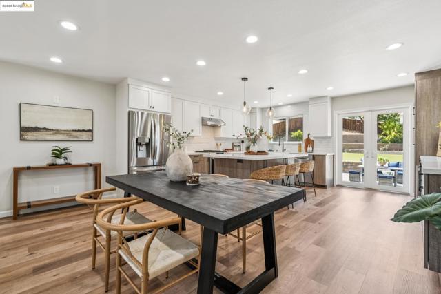 1051 Kaski Ln, Concord CA: https://media.crmls.org/mediaz/fd193487-34ed-4bbf-b3fe-412fbbe32b71.jpg