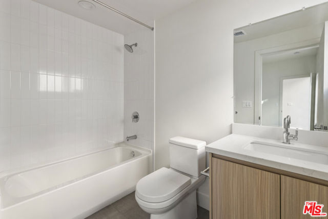 3210 1/2 Verdugo Road, Los Angeles CA: https://media.crmls.org/mediaz/fd19868c-5d96-4303-a8cd-05bd289b0195.jpg