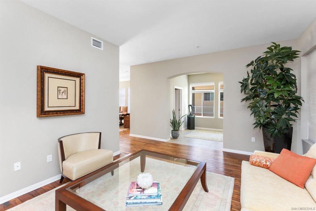 301 Mission Ave - photo 15