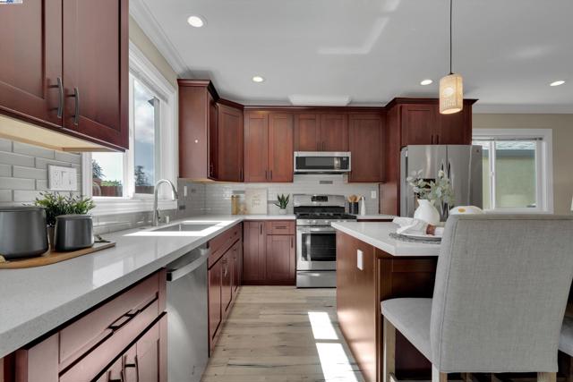 4433 Fair Ave, Oakland CA: https://media.crmls.org/mediaz/fd1aae55-d86e-4d31-90b1-0779f195491b.jpg