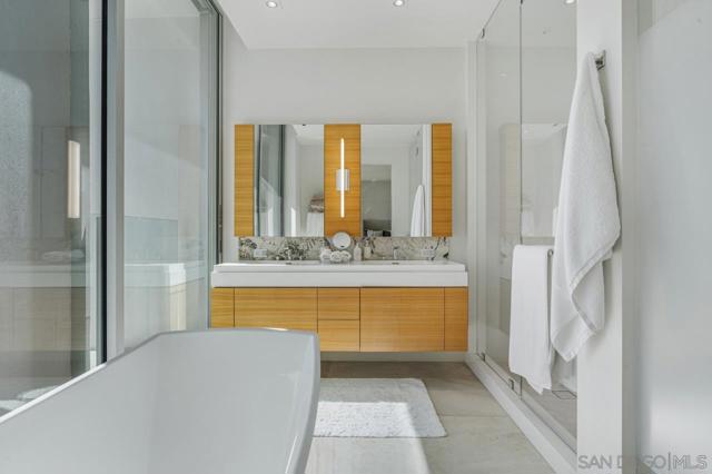 1020 Prospect St, La Jolla CA: https://media.crmls.org/mediaz/fd1acc58-6d3c-4c46-9d56-bfe337fd47d2.jpg