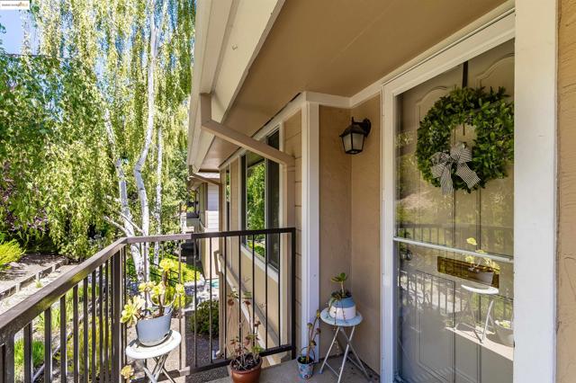 1405 Ptarmigan Dr, Walnut Creek CA: https://media.crmls.org/mediaz/fd1bfcbe-eabb-45a1-9bf5-08498115b043.jpg