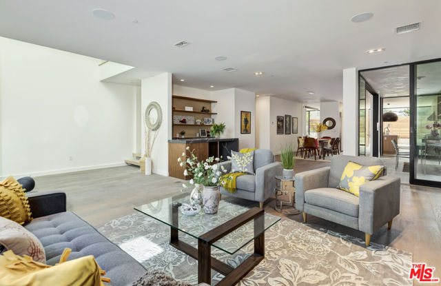 139 Hollister Avenue, Santa Monica CA: https://media.crmls.org/mediaz/fd1ccda8-d946-4f65-83a9-76c6a64e3132.jpg