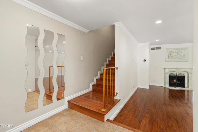 9503 Via Venezia, Burbank CA: https://media.crmls.org/mediaz/fd1ce18f-1e62-4419-b19d-e8fe380c3e5e.jpg