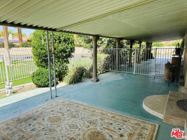 425 S Paseo Laredo, Cathedral City CA: https://media.crmls.org/mediaz/fd1cfdf0-abbc-4827-adf4-8f3444ff37a7.jpg