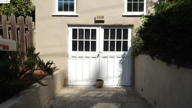108 Green St, Martinez CA: https://media.crmls.org/mediaz/fd1d1533-a70d-4997-a7e2-8096da5c1fd9.jpg
