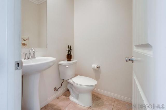 908 Hydra Ct, San Marcos CA: https://media.crmls.org/mediaz/fd1d65b0-7838-4c16-b4e0-246d6a6407c6.jpg