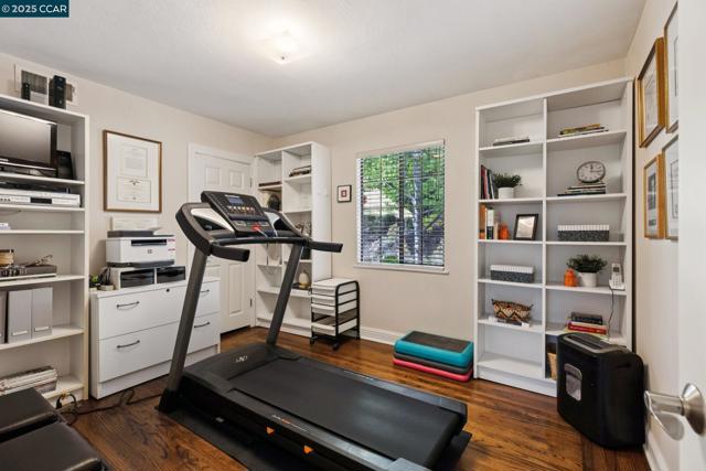3081 Walnut Blvd, Walnut Creek CA: https://media.crmls.org/mediaz/fd1dab87-f1b7-486d-a835-fd021db33498.jpg