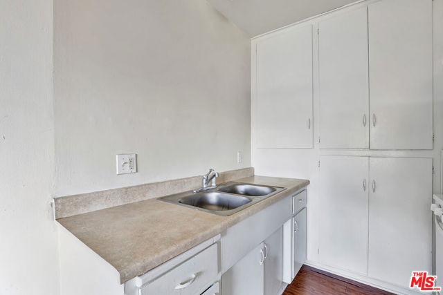 4412 Lockwood Avenue, Los Angeles CA: https://media.crmls.org/mediaz/fd1db619-0121-4e68-8c84-9188085fb036.jpg