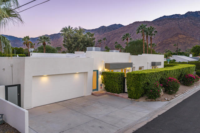 590 N Plaza Amigo, Palm Springs, CA 92262