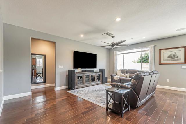 1798 Rosemary Drive, Gilroy CA: https://media.crmls.org/mediaz/fd1e9a6a-f741-426d-a95e-ee18d6ee79f3.jpg