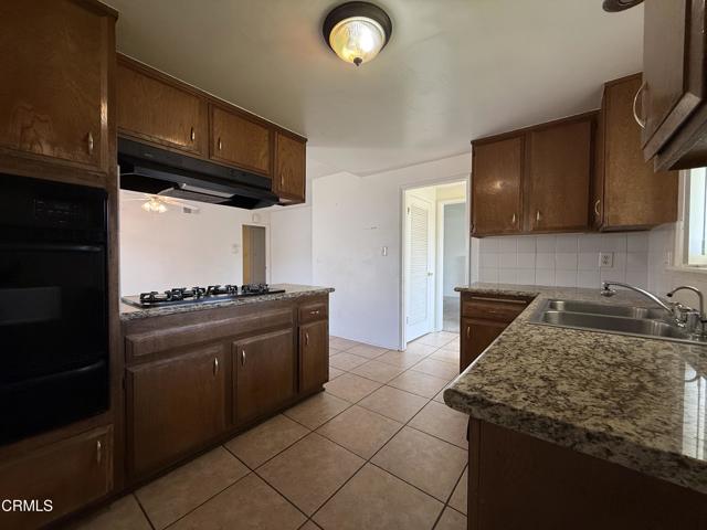 Detail Gallery Image 7 of 14 For 1421 Kingswood Way, Oxnard,  CA 93030 - 4 Beds | 2 Baths