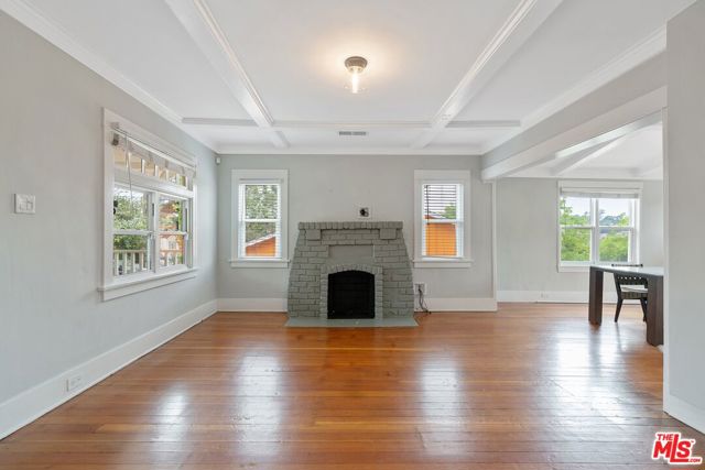 6163 Strickland Avenue, Los Angeles CA: https://media.crmls.org/mediaz/fd1f5f5c-2646-421c-81d8-20da1288d02c.jpg