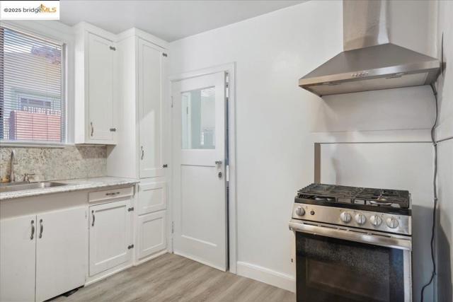 2717 Mabel St, Berkeley CA: https://media.crmls.org/mediaz/fd1f8724-4619-4ad3-9968-5ae87fb22c76.jpg