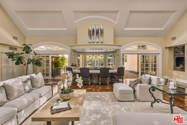 25163 Jim Bridger Road, Hidden Hills CA: https://media.crmls.org/mediaz/fd1f8a52-7d1f-49c8-9611-bfc4e24e1043.jpg