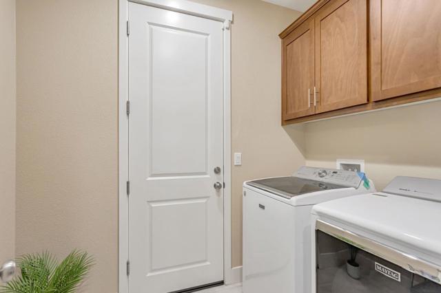 1575 Sunflower Drive, Hollister CA: https://media.crmls.org/mediaz/fd2138f7-999e-4838-9ae7-7ea8817f36a1.jpg