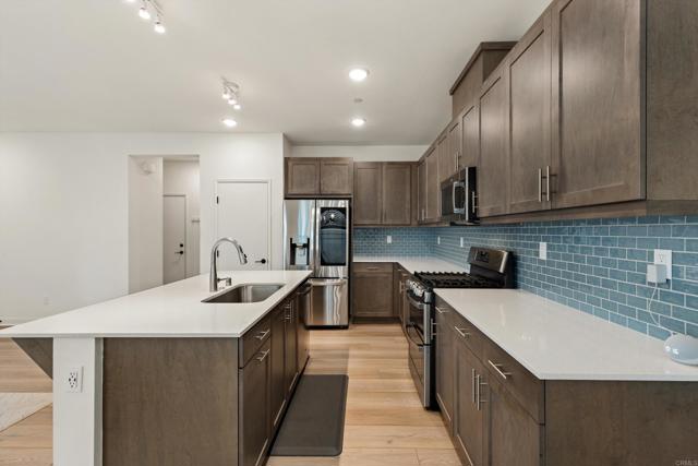 Detail Gallery Image 11 of 66 For 227 Canopy Trails Place, Fallbrook,  CA 92028 - 4 Beds | 2/1 Baths