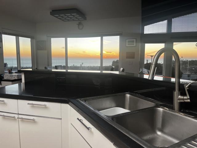 5476 Castle Hills Dr, San Diego CA: https://media.crmls.org/mediaz/fd22141c-ee82-4cbd-ba40-ec781f5ddfc7.jpg