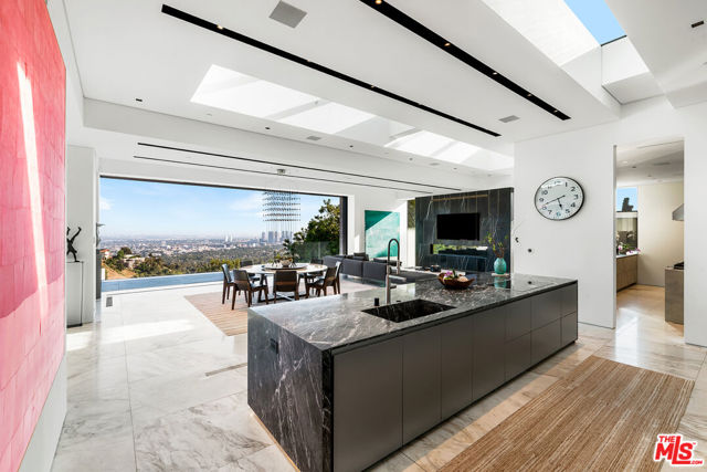 1108 Wallace, Beverly Hills CA: https://media.crmls.org/mediaz/fd22314f-bc5b-4bf8-a892-2ff2a2caf250.jpg