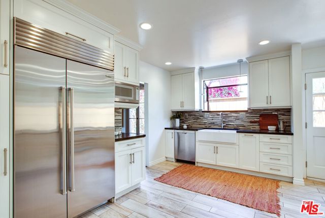 1900 N Serrano Avenue, Los Angeles CA: https://media.crmls.org/mediaz/fd223cb2-6507-4d6a-8342-1c68efeee284.jpg