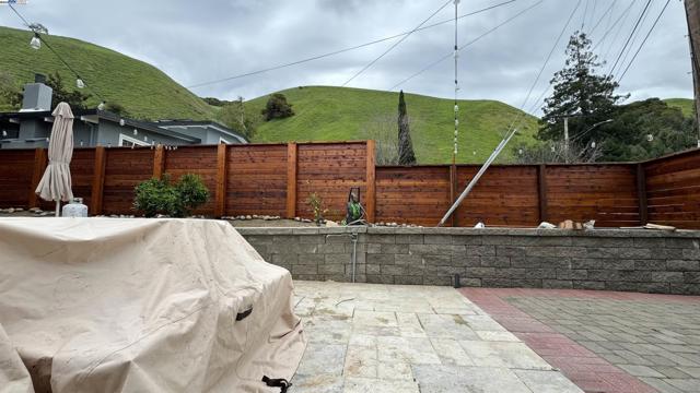 38526 Canyon Heights Drive, Fremont CA: https://media.crmls.org/mediaz/fd22dec0-8266-48e3-8e7f-bb4878d831e5.jpg