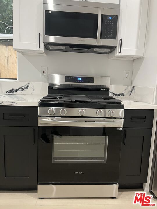 212 E 29th Street, Los Angeles CA: https://media.crmls.org/mediaz/fd231da8-809f-40f9-af85-0ce593128e50.jpg