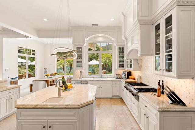 6369 Clubhouse Drive, Rancho Santa Fe CA: https://media.crmls.org/mediaz/fd2364a7-8df7-40c4-b135-e464a43ba464.jpg