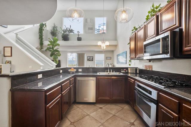 1501 India Street, San Diego CA: https://media.crmls.org/mediaz/fd236b20-12d3-44f5-afdf-c00cb90d6954.jpg